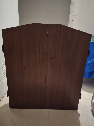 Diana de madera con puertas