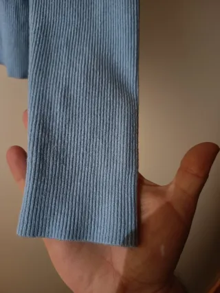 Casaco malha canelada com botões e lantejoulas