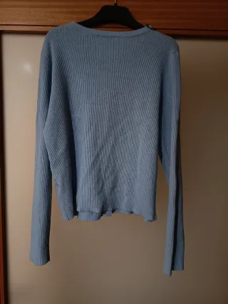 Casaco malha canelada com botões e lantejoulas