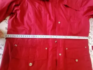 Chaqueta impermeable roja mujer