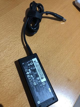 Cargador HP 65W portatil