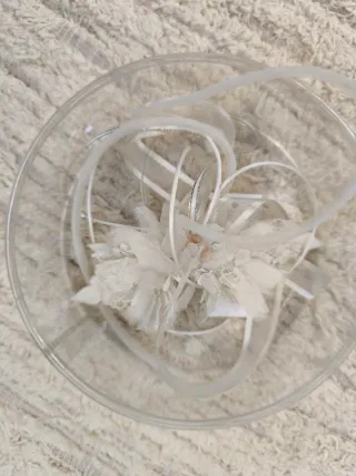 Tocado comunión flor blanco y dorado