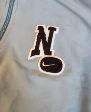 Chaqueta deportiva Nike azul para niño. Talla 13