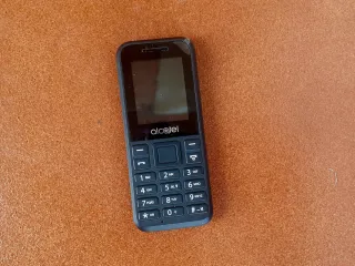 Telefono Mobile Alcatel 1066 con Tasti
