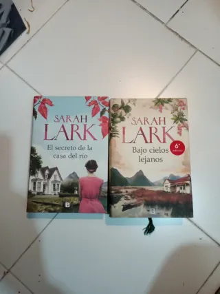 Bajo cielos lejanos / Beneath Distant Skies (TR...