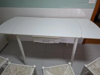 Mesa de cocina con 4 sillas