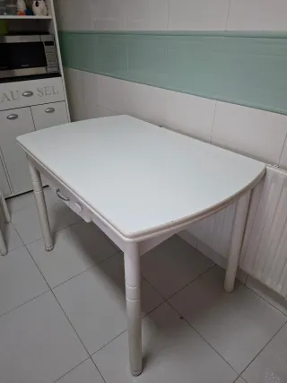 Mesa de cocina con 4 sillas