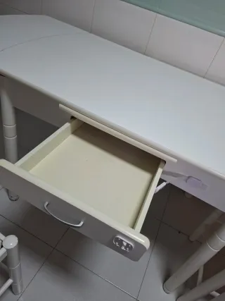 Mesa de cocina con 4 sillas