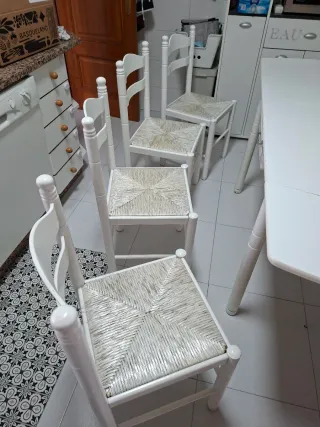 Mesa de cocina con 4 sillas