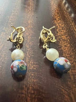 Pendientes antiguos bañados en oro