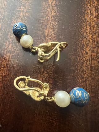 Pendientes antiguos bañados en oro