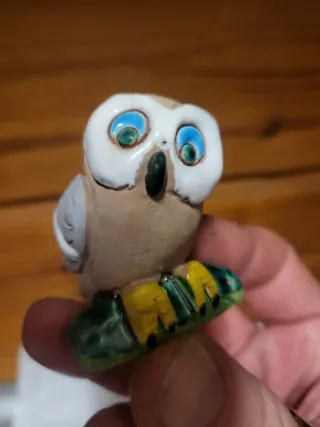 Búho de cerámica decorativo