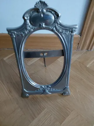 Marco in metallo argentato ovale