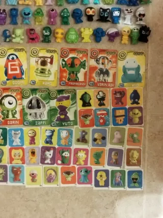 Lote 113 Gogos + pegatinas + cartas