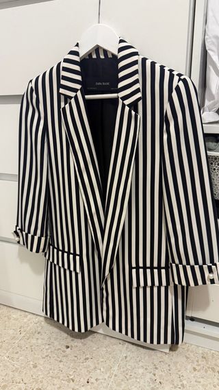 Blazer Zara Rayas Blanco y Negro