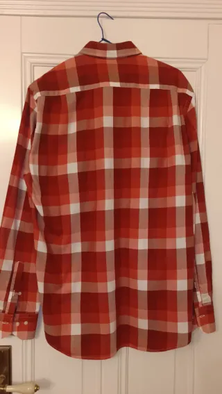 Camisa Carolina Herrera cuadros roja blanca.