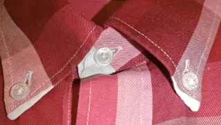 Camisa Carolina Herrera cuadros roja blanca.