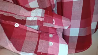 Camisa Carolina Herrera cuadros roja blanca.