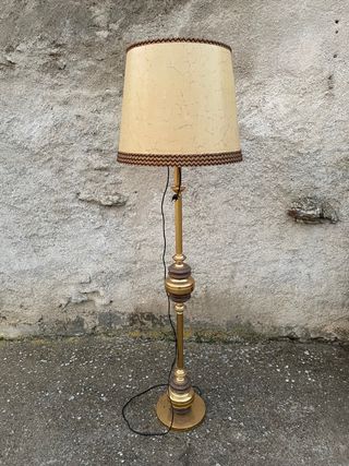 Lámpara de pie antigua