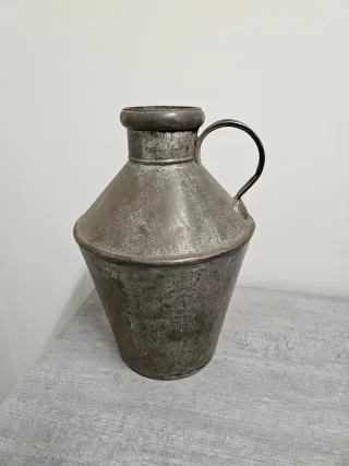 Cántara de chapa antigua