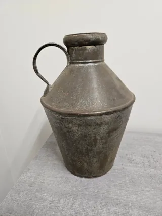 Cántara de chapa antigua