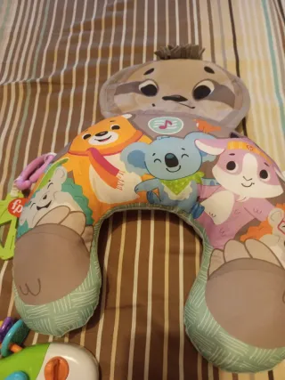 Lote juegos bebé: volante, cojín y más