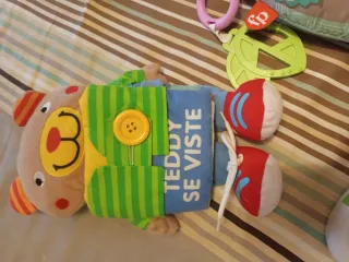 Lote juegos bebé: volante, cojín y más