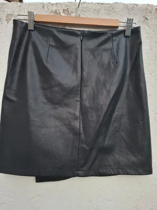 Minifalda de piel sintética negra