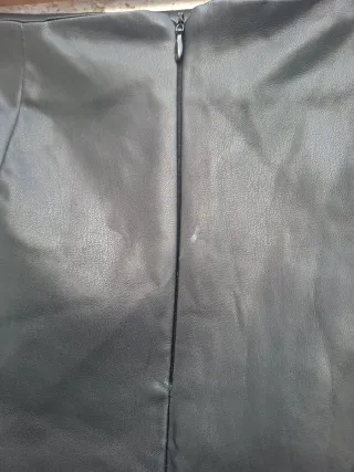 Minifalda de piel sintética negra