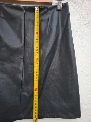 Minifalda de piel sintética negra