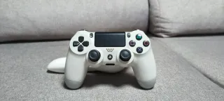 Consola PS4 Negra + Mando + 7 Juegos