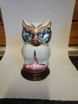 Búho de porcelana decorativo