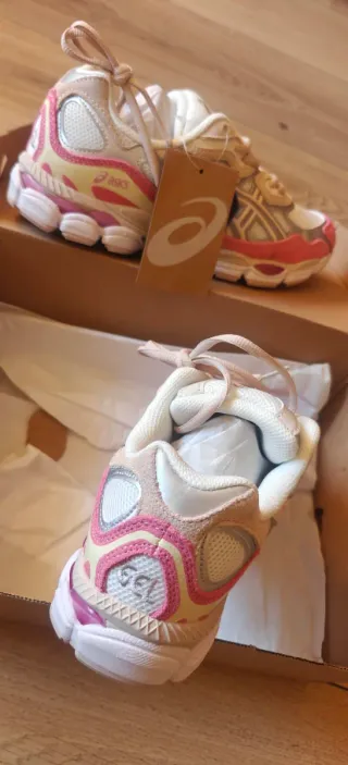 Zapatillas Asics Mujer Talla 40.5 Beige/Rosa