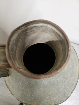 Cántara de chapa antigua