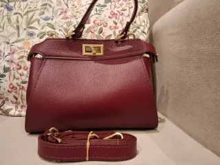 Bolso piel color burdeos con bandolera