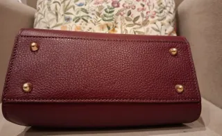 Bolso piel color burdeos con bandolera