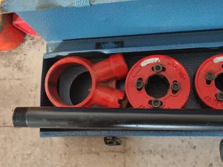 Filiera manuale per tubi idraulici