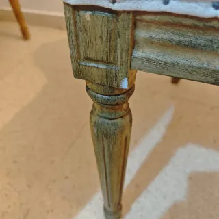 Pareja de butacas provenzal beige y madera