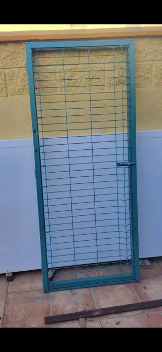 Puerta de hierro para jardín Medida 85 x2.02.Nuevo