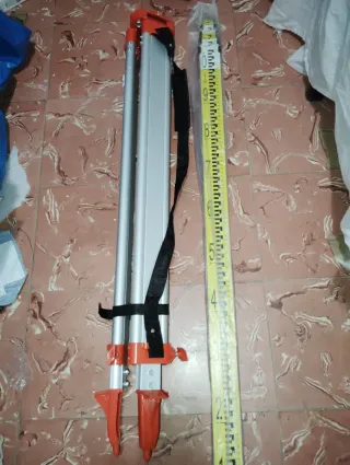 Trípode para nivel topográfico