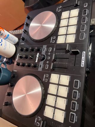 Mesa de mezclas Reloop Beatmix2 Serato