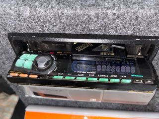 Radio Alpine TDA-7587R y Cargador CD