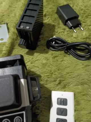 Metro láser con estuche