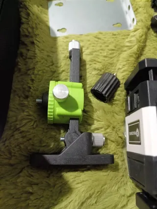 Metro láser con estuche