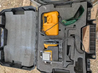 Nivel Láser estilo Dewalt con Accesorios