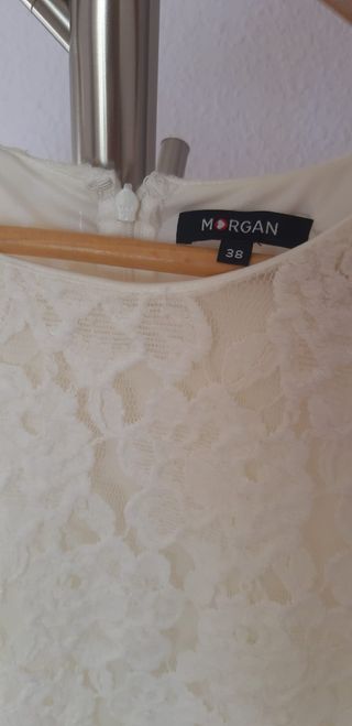 Vestido corto marca MORGAN. Todo de encaje con for