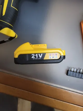 Taladro Inalámbrico con Accesorios