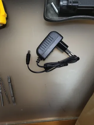 Taladro Inalámbrico con Accesorios