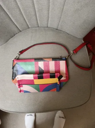 Bolso Desigual Multicolor con Correa Roja