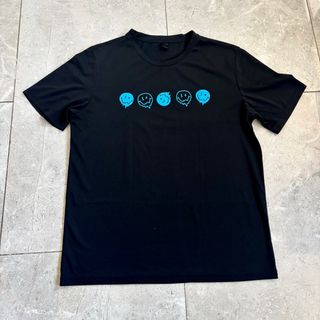 Camiseta Zara negra con caras sonrientes